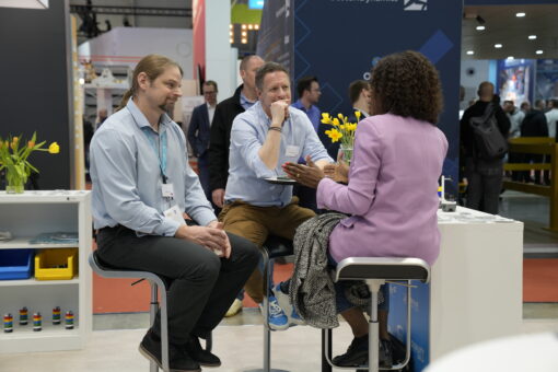 People sitting and talking at the LogiMat conference